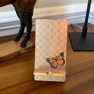 Cell phone charging stand Bamboo - handmade from authentic materials. NEW